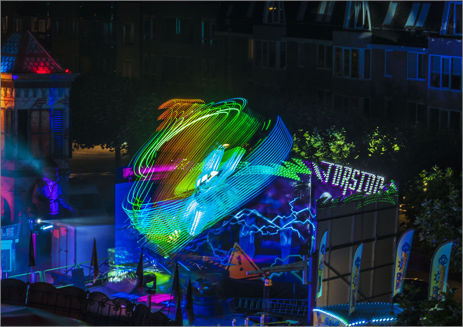 Sfeerbeeld kermis Uden neon